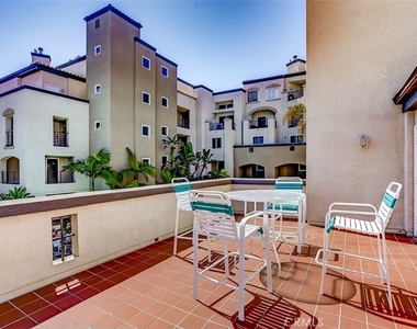 200 Pacific Coast Highway - Photo Thumbnail 26