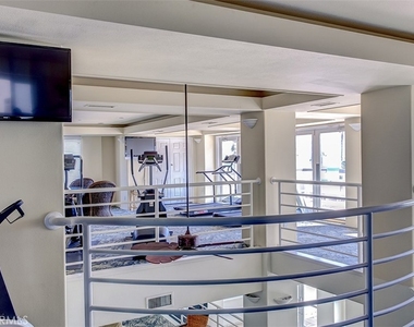 200 Pacific Coast Highway - Photo Thumbnail 23