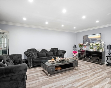 1126 N Central Avenue - Photo Thumbnail 4