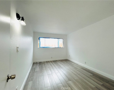 857 N Vineyard - Photo Thumbnail 13