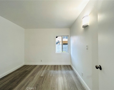 857 N Vineyard - Photo Thumbnail 15