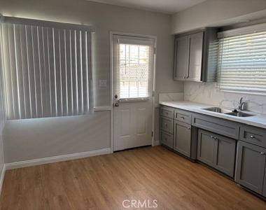331 W San Bernardino Road - Photo Thumbnail 6