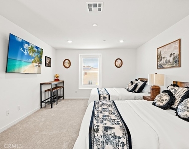 583 Lone Pine Drive - Photo Thumbnail 3
