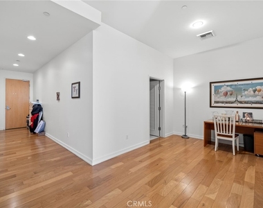 801 S Grand - Photo Thumbnail 2