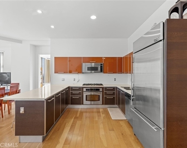 801 S Grand - Photo Thumbnail 1
