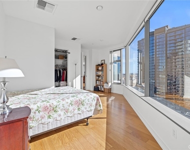 801 S Grand - Photo Thumbnail 8