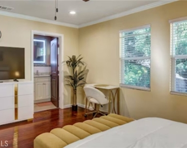 523 Fischer Street - Photo Thumbnail 7