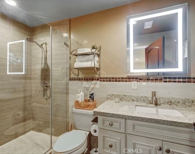 523 Fischer Street - Photo Thumbnail 8