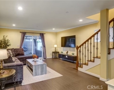 523 Fischer Street - Photo Thumbnail 4