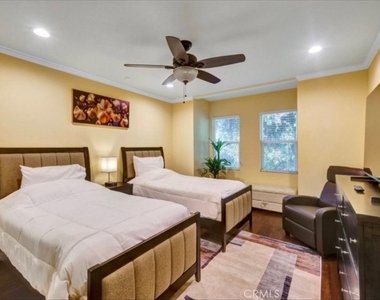 523 Fischer Street - Photo Thumbnail 10