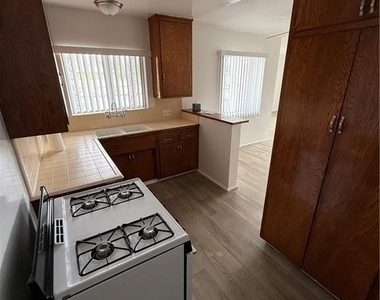425 Allen Avenue - Photo Thumbnail 4