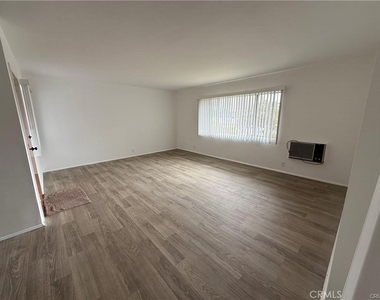 425 Allen Avenue - Photo Thumbnail 2