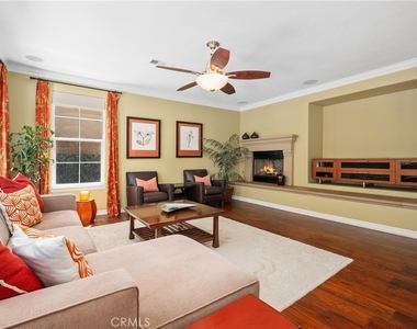 16618 Honeybee - Photo Thumbnail 17