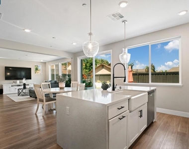 163 Canary Creek Way - Photo Thumbnail 14