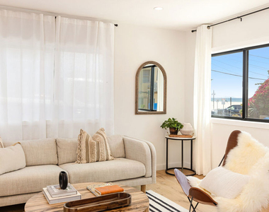 17 Sunset Avenue - Photo Thumbnail 3