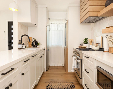17 Sunset Avenue - Photo Thumbnail 8