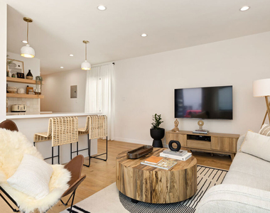 17 Sunset Avenue - Photo Thumbnail 1