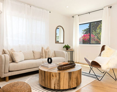 17 Sunset Avenue - Photo Thumbnail 3