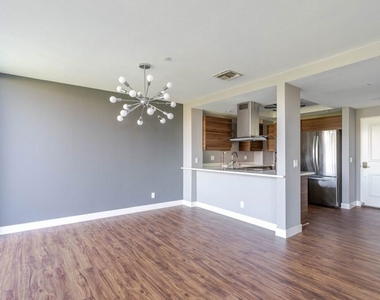 880 W 1st Street - Photo Thumbnail 5
