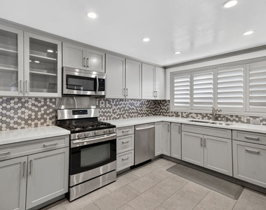 1301 N Flores Street - Photo Thumbnail 12