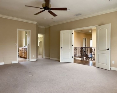 1011 Green Lane - Photo Thumbnail 19