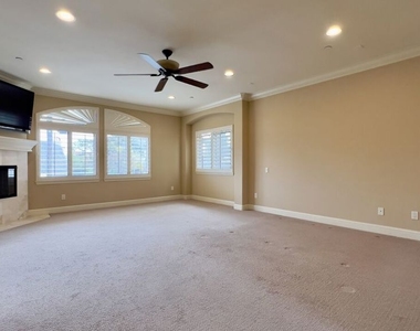 1011 Green Lane - Photo Thumbnail 16