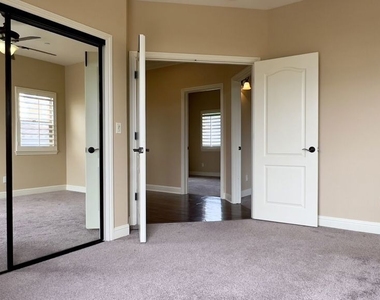 1011 Green Lane - Photo Thumbnail 31