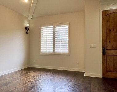 1011 Green Lane - Photo Thumbnail 15