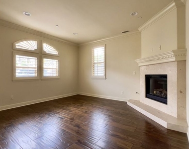 1011 Green Lane - Photo Thumbnail 4