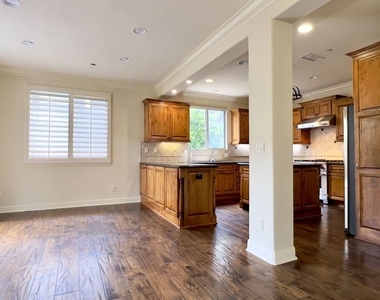 1011 Green Lane - Photo Thumbnail 13