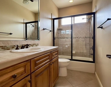 1011 Green Lane - Photo Thumbnail 29