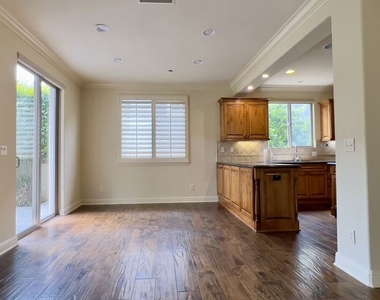 1011 Green Lane - Photo Thumbnail 12