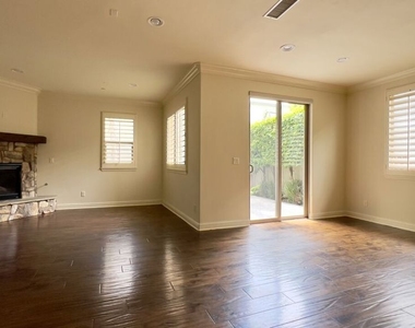 1011 Green Lane - Photo Thumbnail 3