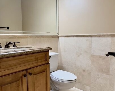 1011 Green Lane - Photo Thumbnail 14