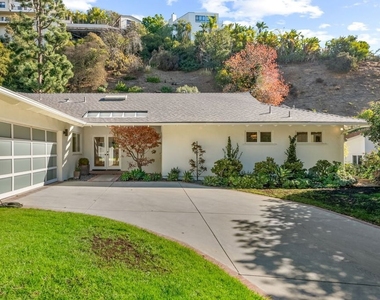 1836 N Doheny Drive - Photo Thumbnail 2