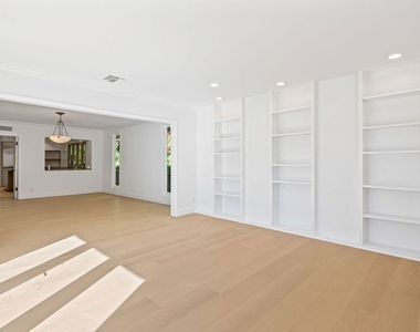 1836 N Doheny Drive - Photo Thumbnail 16