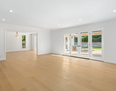 1836 N Doheny Drive - Photo Thumbnail 5
