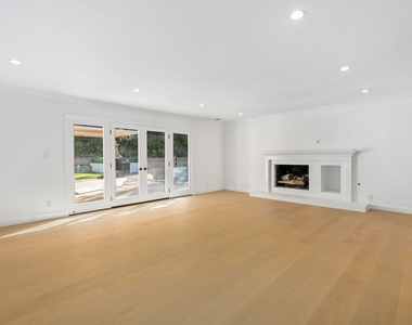 1836 N Doheny Drive - Photo Thumbnail 7