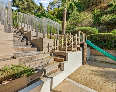 1836 N Doheny Drive - Photo Thumbnail 39