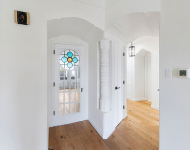 1018 S Stanley Avenue - Photo Thumbnail 11