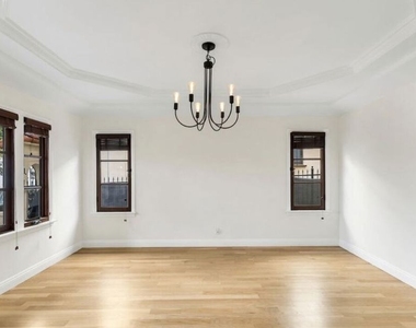 1018 S Stanley Avenue - Photo Thumbnail 6