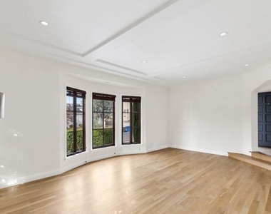 1018 S Stanley Avenue - Photo Thumbnail 4