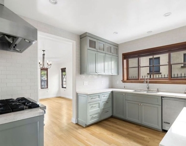 1018 S Stanley Avenue - Photo Thumbnail 9