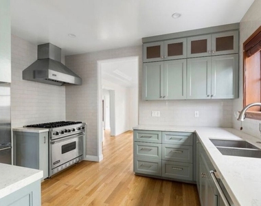 1018 S Stanley Avenue - Photo Thumbnail 10