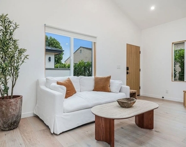 8417 Holy Cross Place - Photo Thumbnail 36
