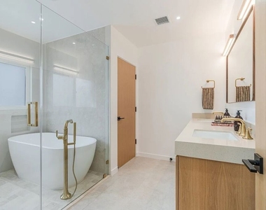 8417 Holy Cross Place - Photo Thumbnail 21