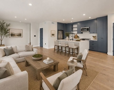 1253 S Plymouth Boulevard - Photo Thumbnail 4