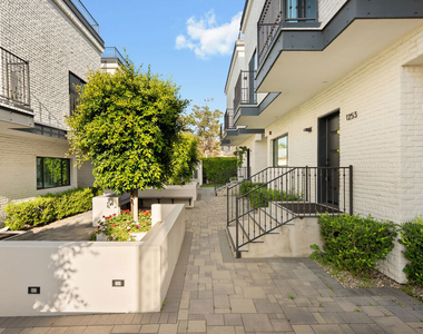 1253 S Plymouth Boulevard - Photo Thumbnail 1