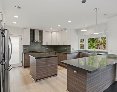 175 Barlock Avenue - Photo Thumbnail 14