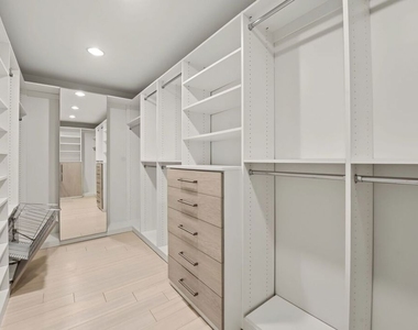 175 Barlock Avenue - Photo Thumbnail 38